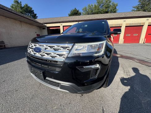 Used 2018 Ford Explorer XLT w/ Equipment Group 202A AWD/4WD image 12