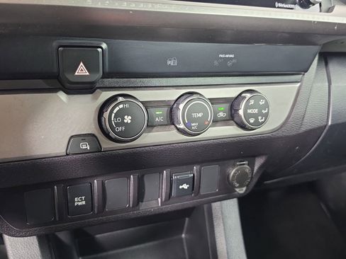 Used 2022 Toyota Tacoma SR5 w/ SR5 Appearance Package (SM) RWD image 24
