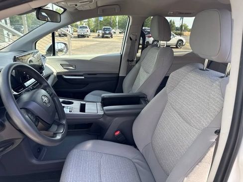 Used 2022 Toyota Sienna LE AWD/4WD image 7