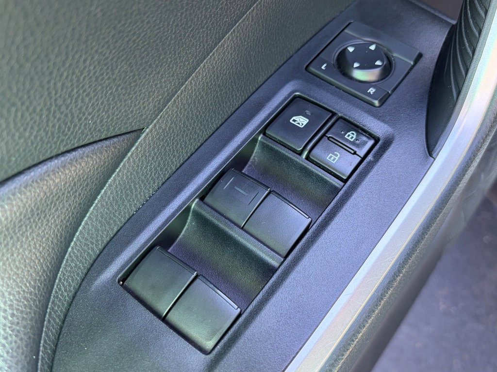 Used 2019 Toyota RAV4 LE FWD image 19