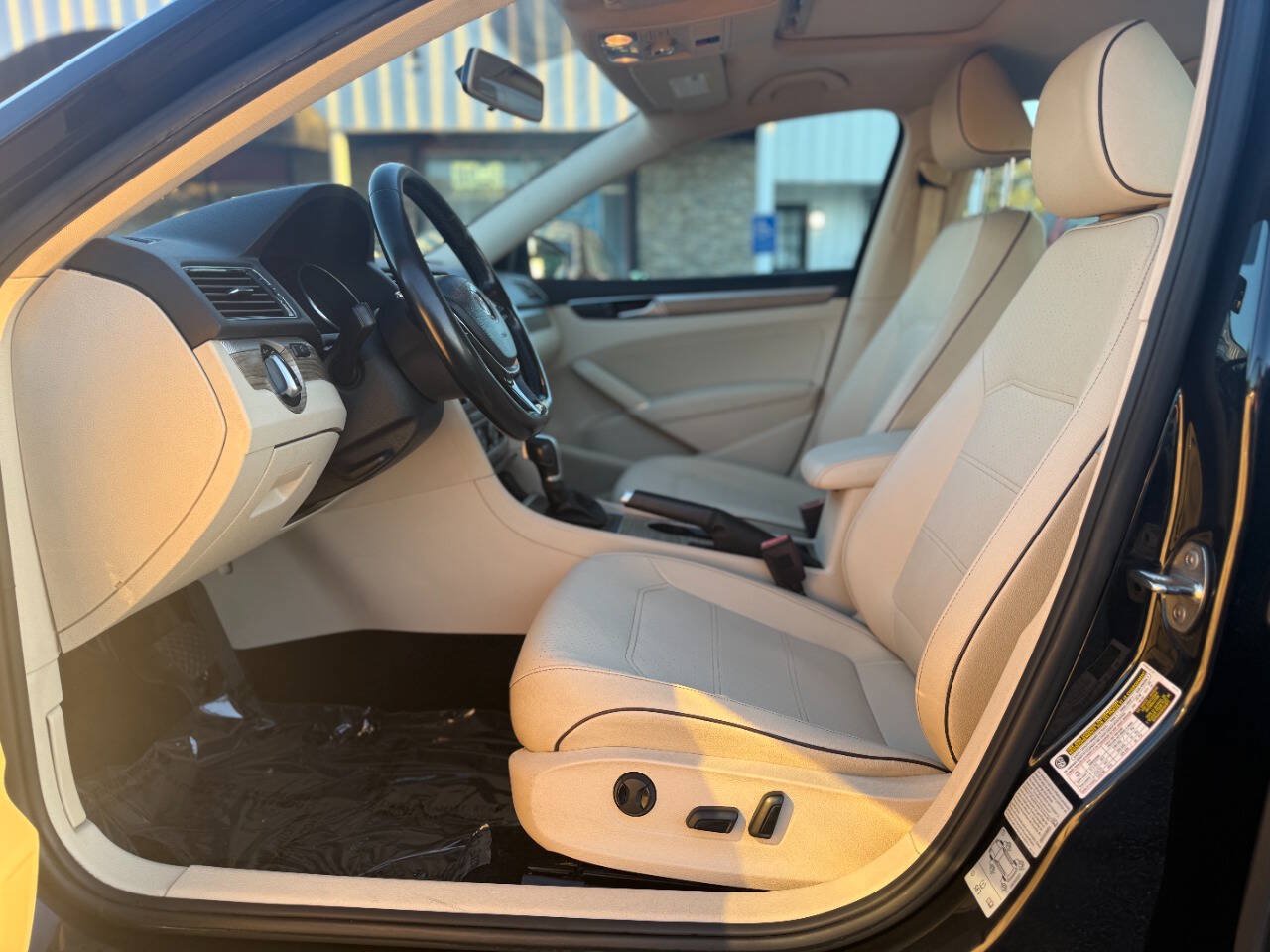 Used 2018 Volkswagen Passat 2.0T SE FWD image 10