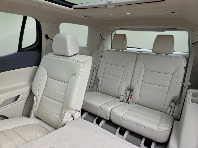 Used 2021 GMC Acadia Denali w/ Denali Technology Package FWD image 13