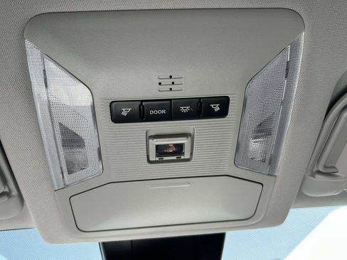 Used 2021 Toyota RAV4 XLE AWD/4WD image 26