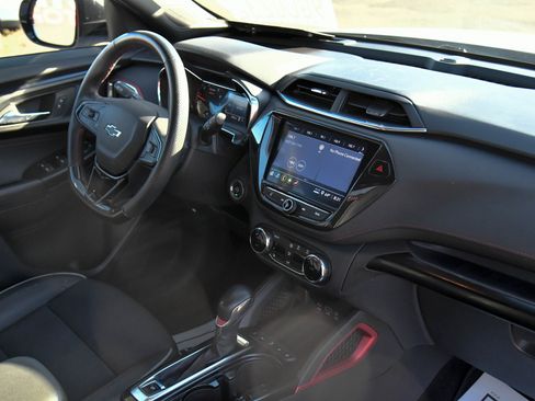 Used 2023 Chevrolet TrailBlazer RS w/ Convenience Package image 40
