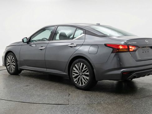 Used 2025 Nissan Altima 2.5 SV FWD image 6
