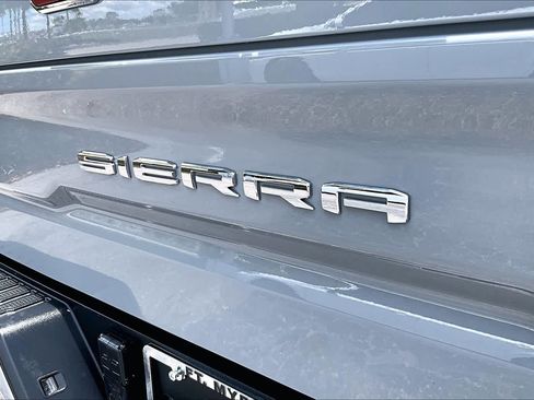 Used 2024 GMC Sierra 1500 AT4 w/ AT4 Premium Package AWD/4WD image 10