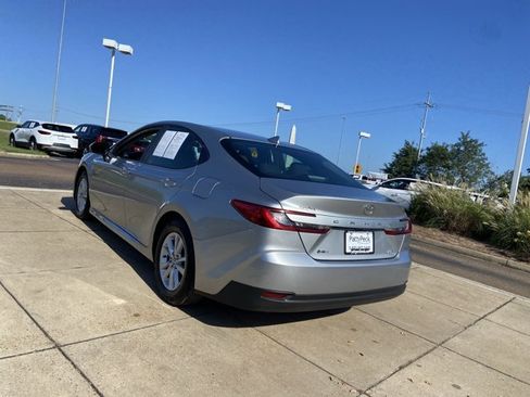 Used 2025 Toyota Camry LE FWD image 9