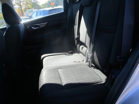 Used 2018 Nissan Rogue S image 8