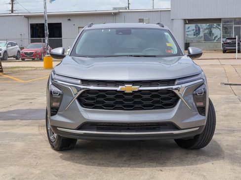 Used 2025 Chevrolet Trax LT w/ LT Convenience Package FWD image 23