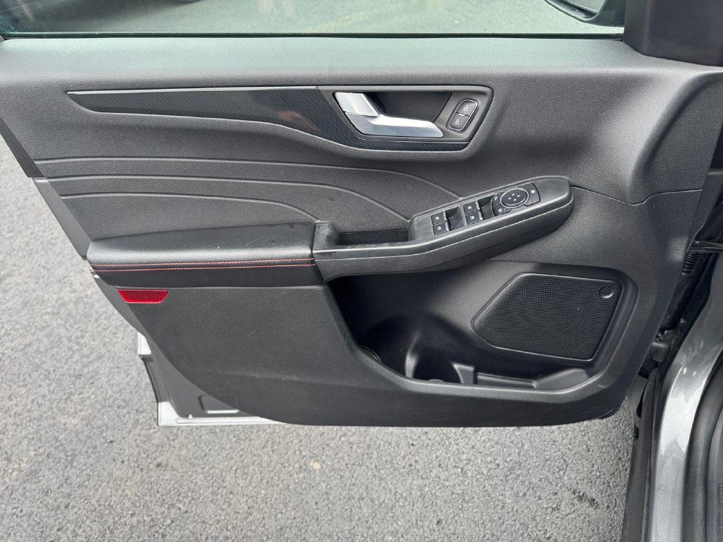 Used 2025 Ford Escape ST-Line Select AWD/4WD image 16