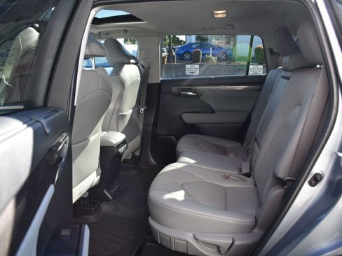 Used 2023 Toyota Highlander Limited image 20
