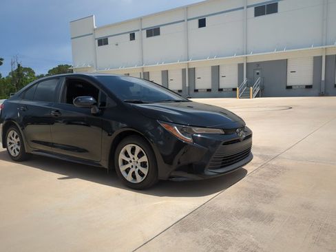 Used 2025 Toyota Corolla LE FWD image 3