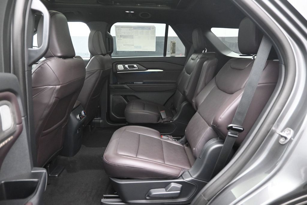 Used 2025 GMC Sierra 3500 SLE AWD/4WD image 9