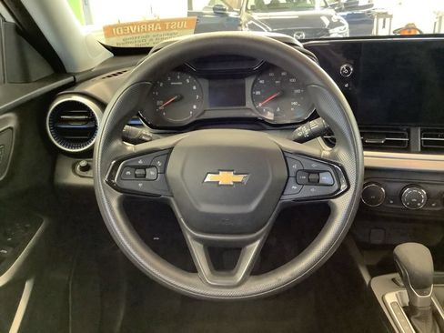 Used 2024 Chevrolet Trax LS w/ LS Convenience Package FWD image 7