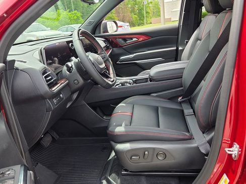 New 2026 Chevrolet Traverse RS w/ LPO, Floor Liner Package FWD image 3