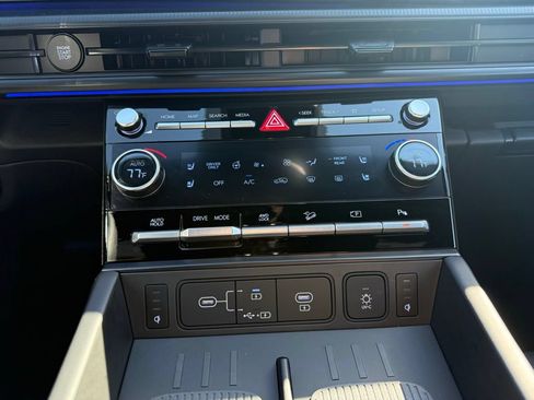 Used 2025 Hyundai Santa Fe Calligraphy AWD/4WD image 24