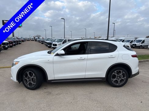 Used 2022 Alfa Romeo Stelvio Ti image 3