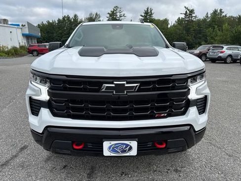 Used 2024 Chevrolet Silverado 1500 LT Trail Boss w/ Convenience Package II AWD/4WD image 2