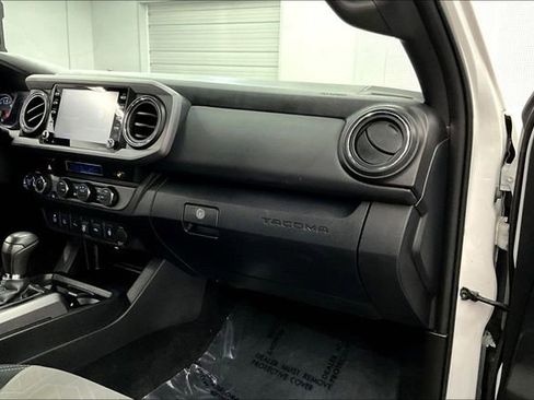 Used 2023 Toyota Tacoma TRD Off-Road w/ Technology Package AWD/4WD image 19
