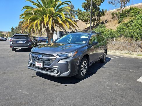 Used 2024 Subaru Outback Premium AWD/4WD image 3