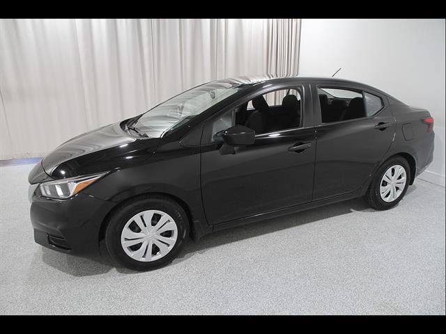 Used 2021 Nissan Versa S FWD image 3