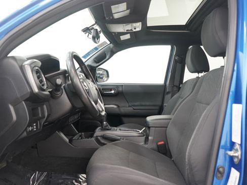 Used 2016 Toyota Tacoma TRD Sport image 22