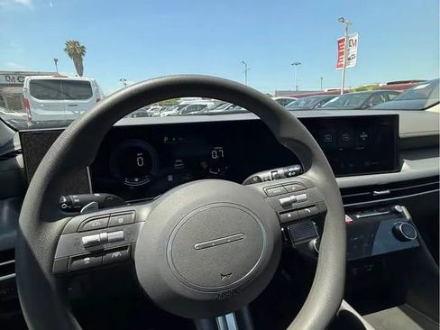 Used 2025 Hyundai Sonata SEL FWD image 10