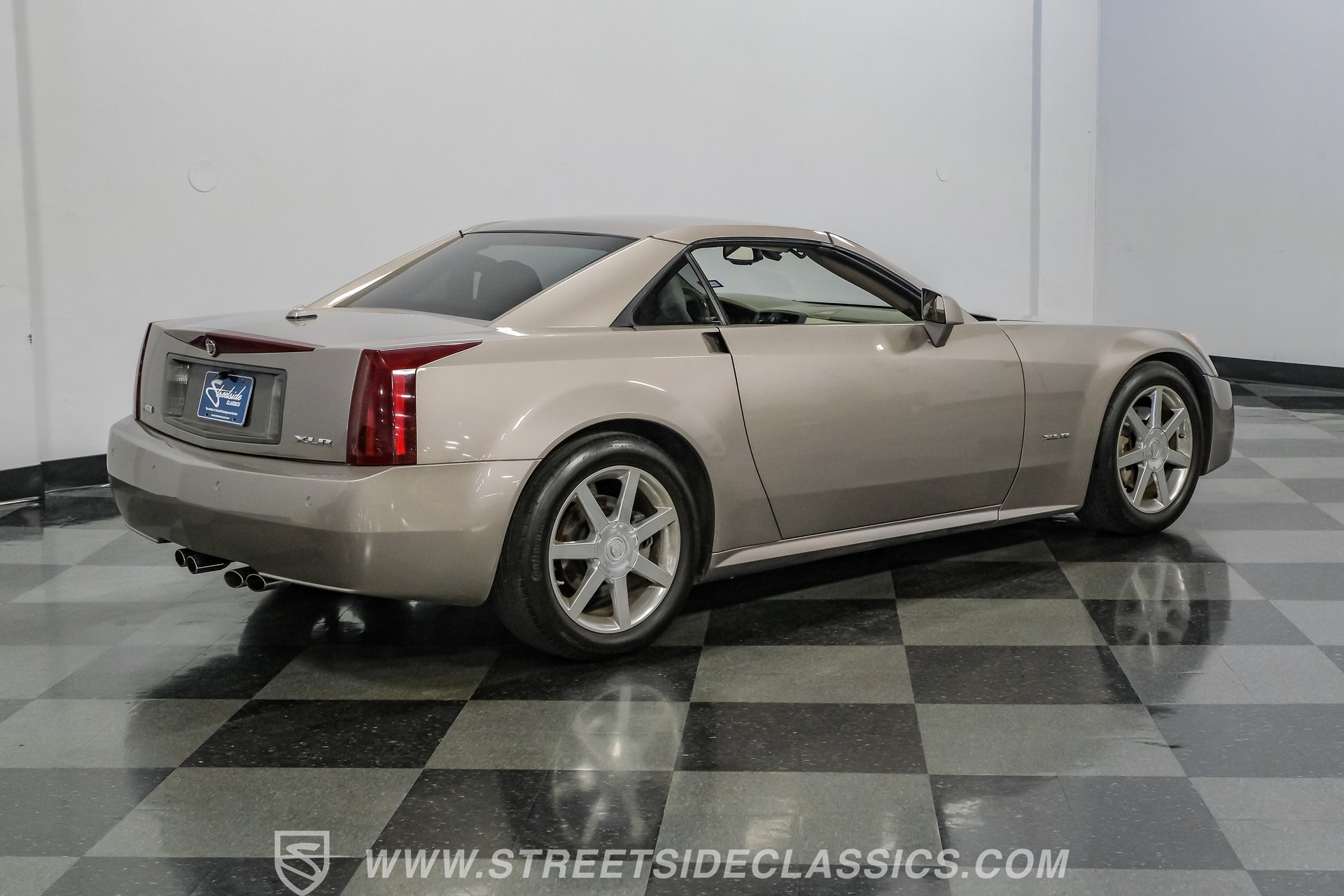 Used 2005 Cadillac XLR RWD image 13