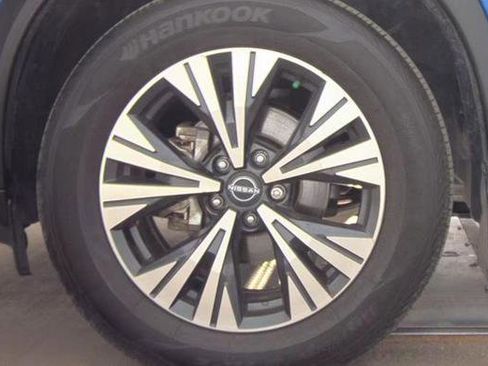 Used 2023 Nissan Rogue SV image 7