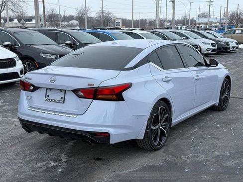 Used 2023 Nissan Altima 2.5 SR w/ SR Premium Package image 3