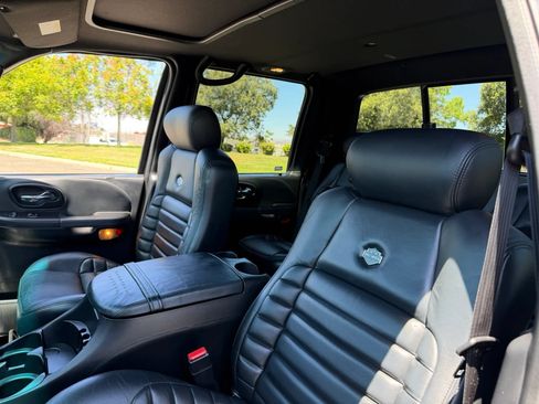Used 2001 Ford F150 Lariat RWD image 10