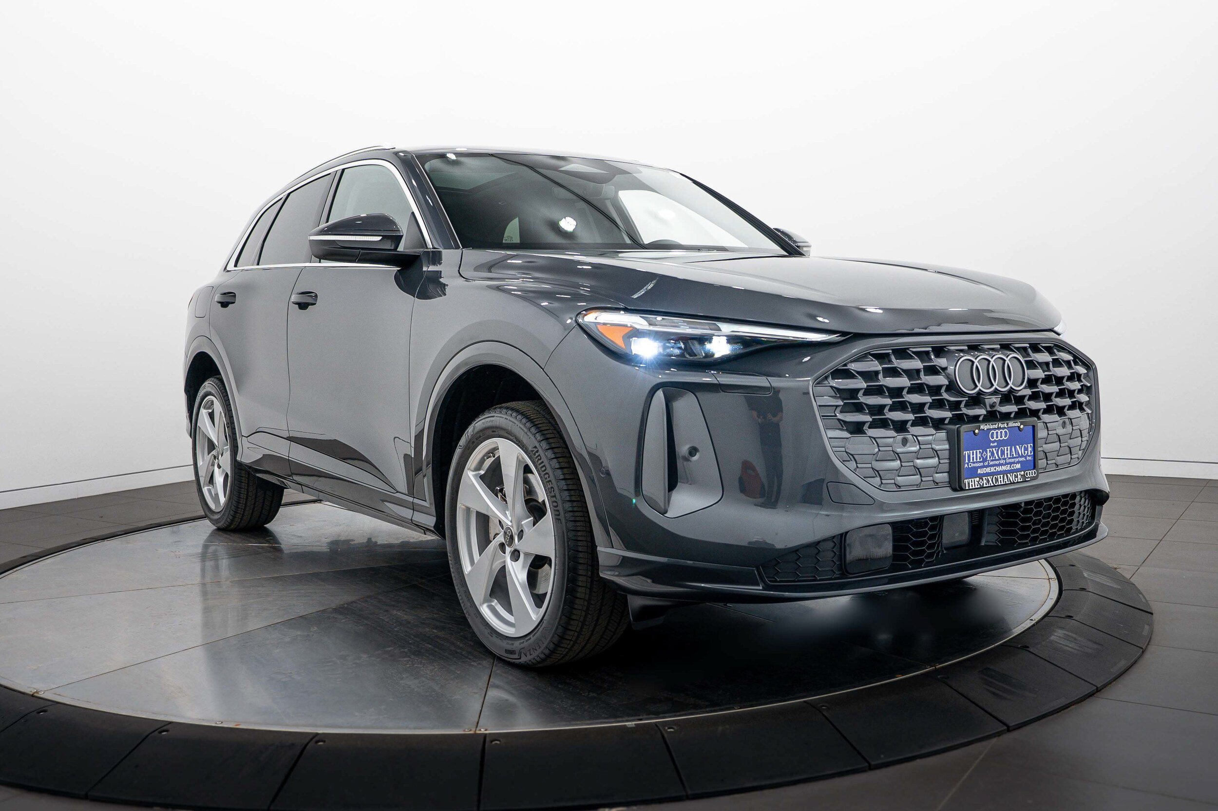 Used 2025 Audi Q5 Premium Plus AWD/4WD image 1