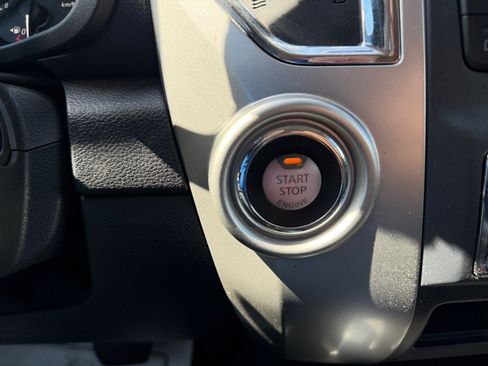 Used 2021 Nissan Titan SV w/ SV Convenience Package RWD image 21