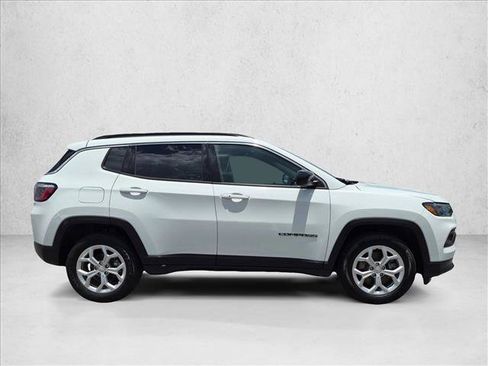 Used 2024 Jeep Compass Latitude AWD/4WD image 4