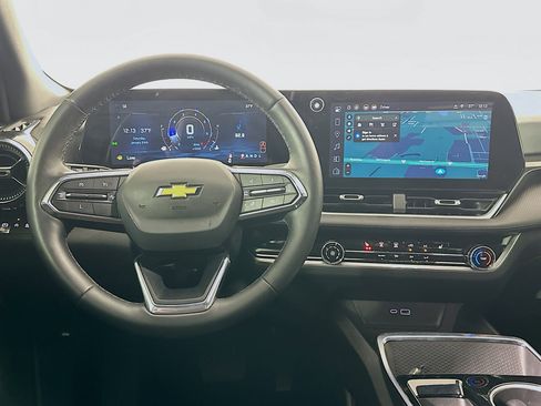 Used 2025 Chevrolet Equinox LT image 18