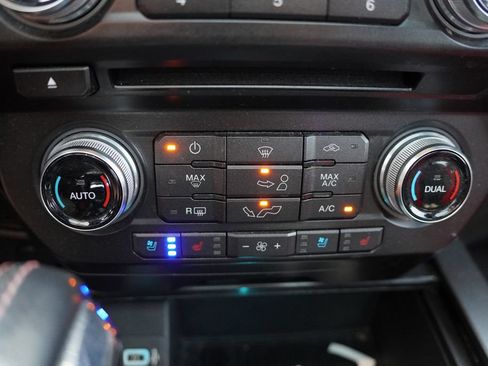 Used 2018 Ford F150 Lariat w/ Equipment Group 502A Luxury AWD/4WD image 8