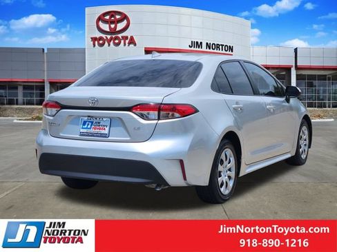 Used 2025 Toyota Corolla LE FWD image 5