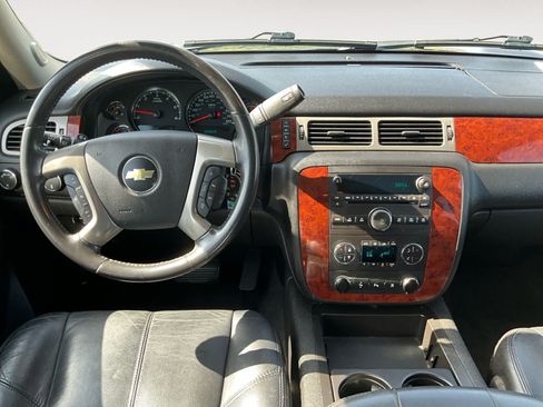Used 2011 Chevrolet Tahoe LT w/ Luxury Package AWD/4WD image 10