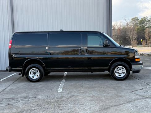 Used 2018 Chevrolet Express 2500 w/ Driver Convenience Package image 3