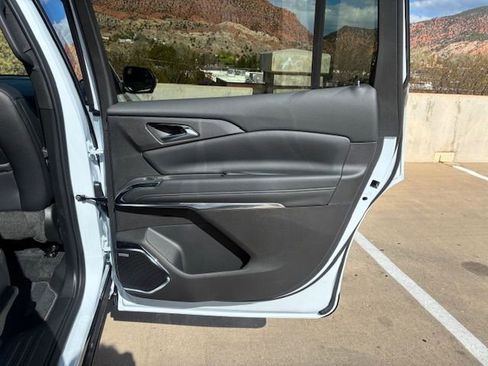 New 2026 Chevrolet Traverse High Country AWD/4WD image 17