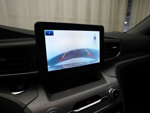 Used 2024 Ford Explorer XLT w/ Equipment Group 202A image 21