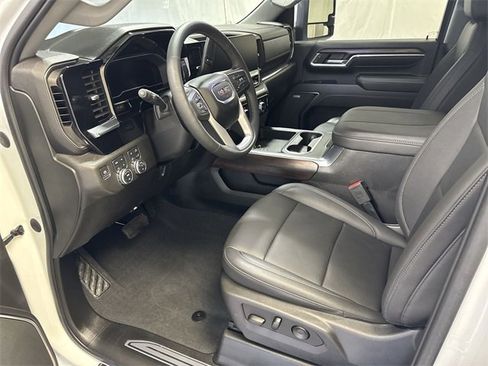 Used 2024 GMC Sierra 2500 SLT w/ SLT Premium Package image 11