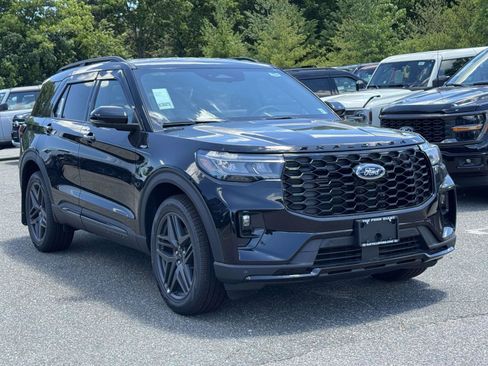 New 2026 Ford Explorer ST-Line w/ ST-Line Street Pack AWD/4WD image 2