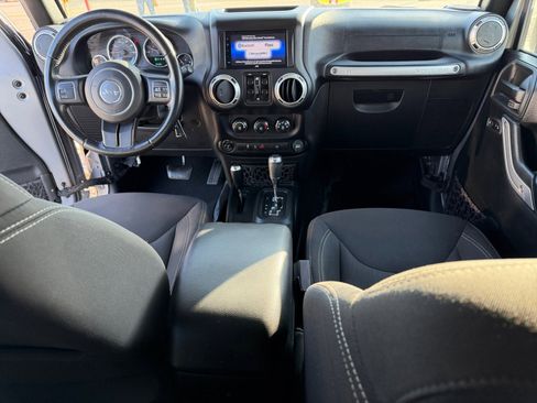 Used 2018 Jeep Wrangler Unlimited Sahara image 20