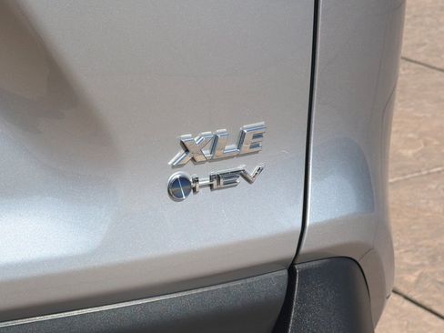 Used 2025 Toyota RAV4 XLE AWD/4WD image 33