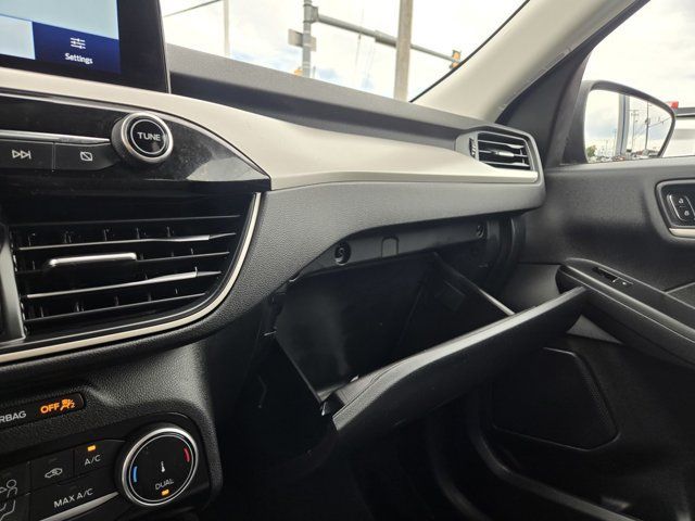 Used 2022 Ford Escape SE w/ SE Sport Appearance Package AWD/4WD image 13