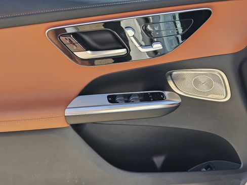 Used 2025 Mercedes-Benz GLC 300 image 19