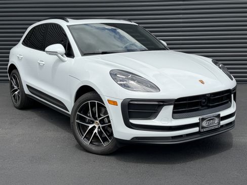 Certified 2023 Porsche Macan AWD/4WD image 7