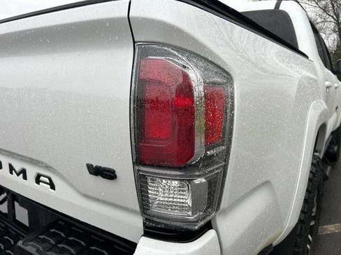 Used 2023 Toyota Tacoma TRD Sport w/ Technology Package AWD/4WD image 32
