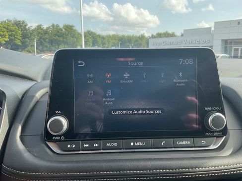 Used 2025 Nissan Rogue SV FWD image 14